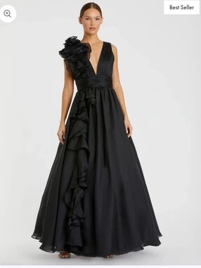 NWOT MAC DUGGGAL Ruffle Shoulder V Neck Chiffon Gown, Black